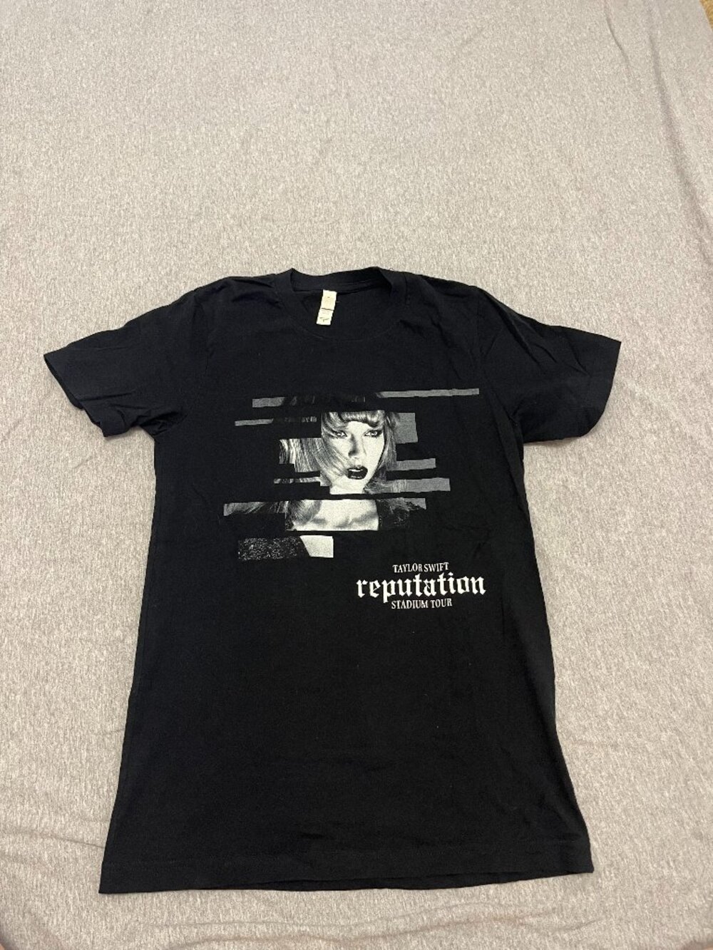 Taylor Swift Reputation Tour T-Shirt Size Small